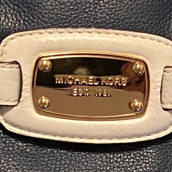 MICHAEL KORS HAMILTON LARGE EAST WEST LEATHER TOTE NAVY BLUE & WHITE - Picture 3 of 13